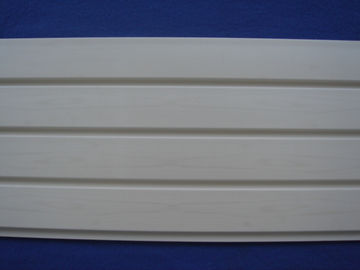 البلاستيك PVC Slatwall لوحات / لوحات الحائط الأبيض شاتيد لتخزين الطابق السفلي